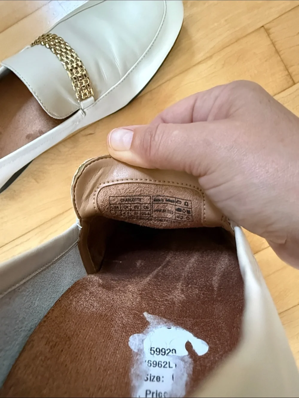 Vionic Leather Loafers with Gold Chain Detail — Women’s Size 7